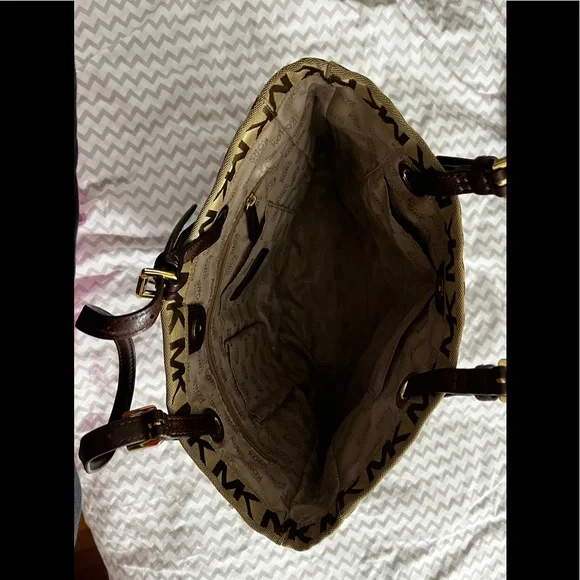 Large Michael Kors purse - Picture 4 of 4